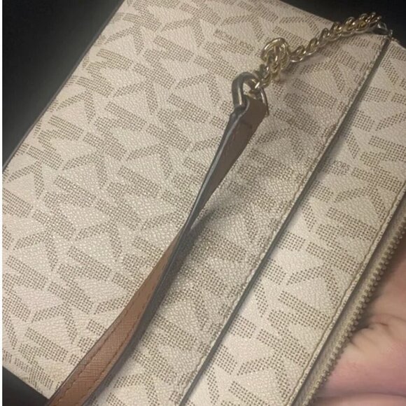 Women’s Michael Kors purse - Picture 3 of 4